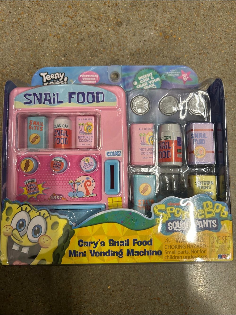SpongeBob Gary's Snail Food Pink Mini Vending Machine Toy